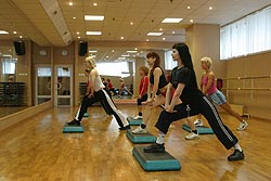 http://www.fitness-portal.ru/images/books/962/aerobics_step_1s.jpg